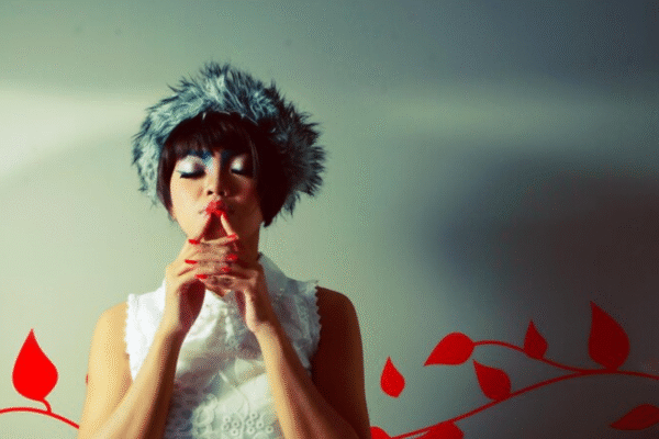 Retro Glamour: 10 Stunning Ways to Bring Back Vintage Elegance Retro Glamour